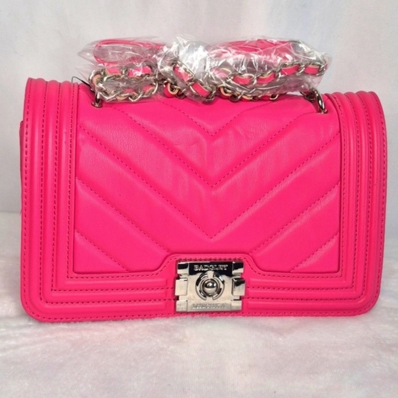 Badgley Mischka Hot Pink Chevron Crossbody Bag NWT Vegan Leather - Picture 2 of 12